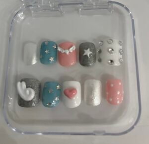 cute short nails